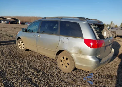 2010 Toyota Sienna Le z USA, uszkodzony, nr VIN 5TDKK4CC1AS306106